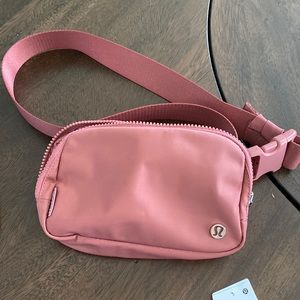 Lululemon Everywhere Belt Bag